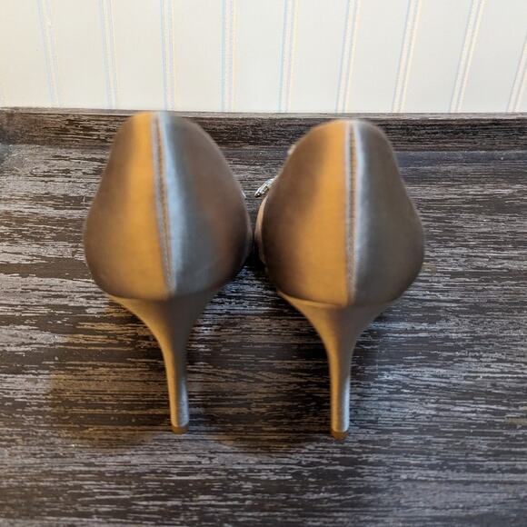 Badgley Mischka Women's Beige Satin Nikki Heels w/ Rhinestone Accents Size 9.5 - Picture 5 of 7
